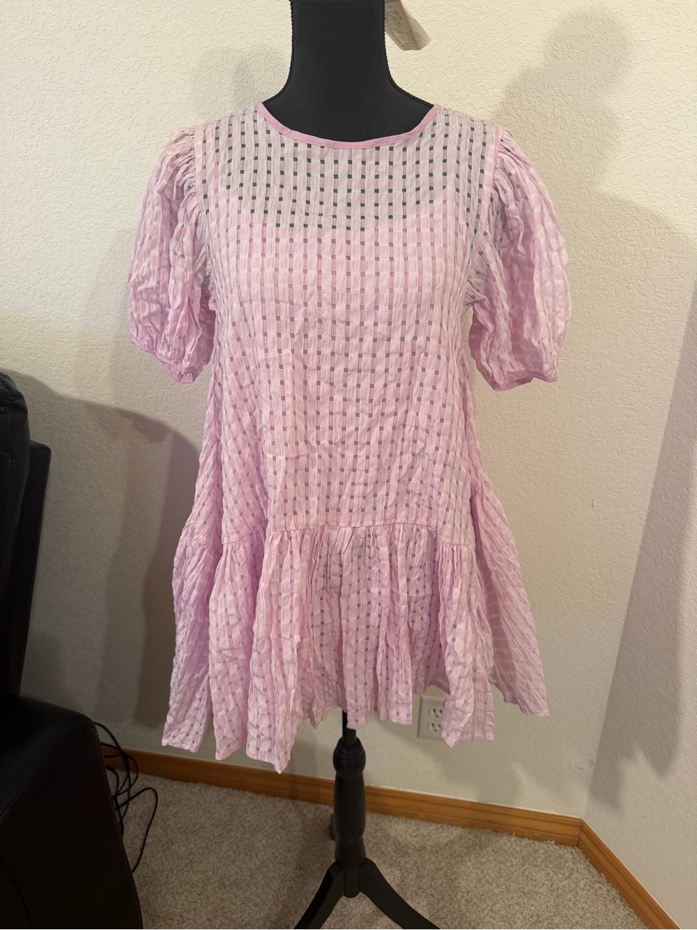 Lilac Textured Puff-Sleeve Peplum Casual Dress